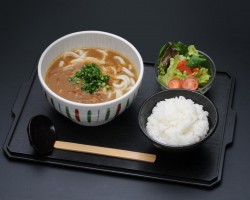 カレーうどん ¥1,210 カレーうどん(サラダ付)