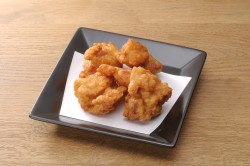 鶏唐揚げ 5個¥418・3個231円 鶏唐揚げ