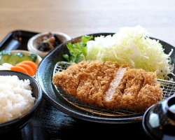三元豚ロースかつ定食 ¥1,280 三元豚ロースかつ定食