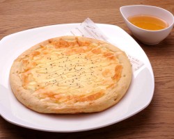 クリームとはちみつのピザ ¥990 クリームとはちみつのピザ